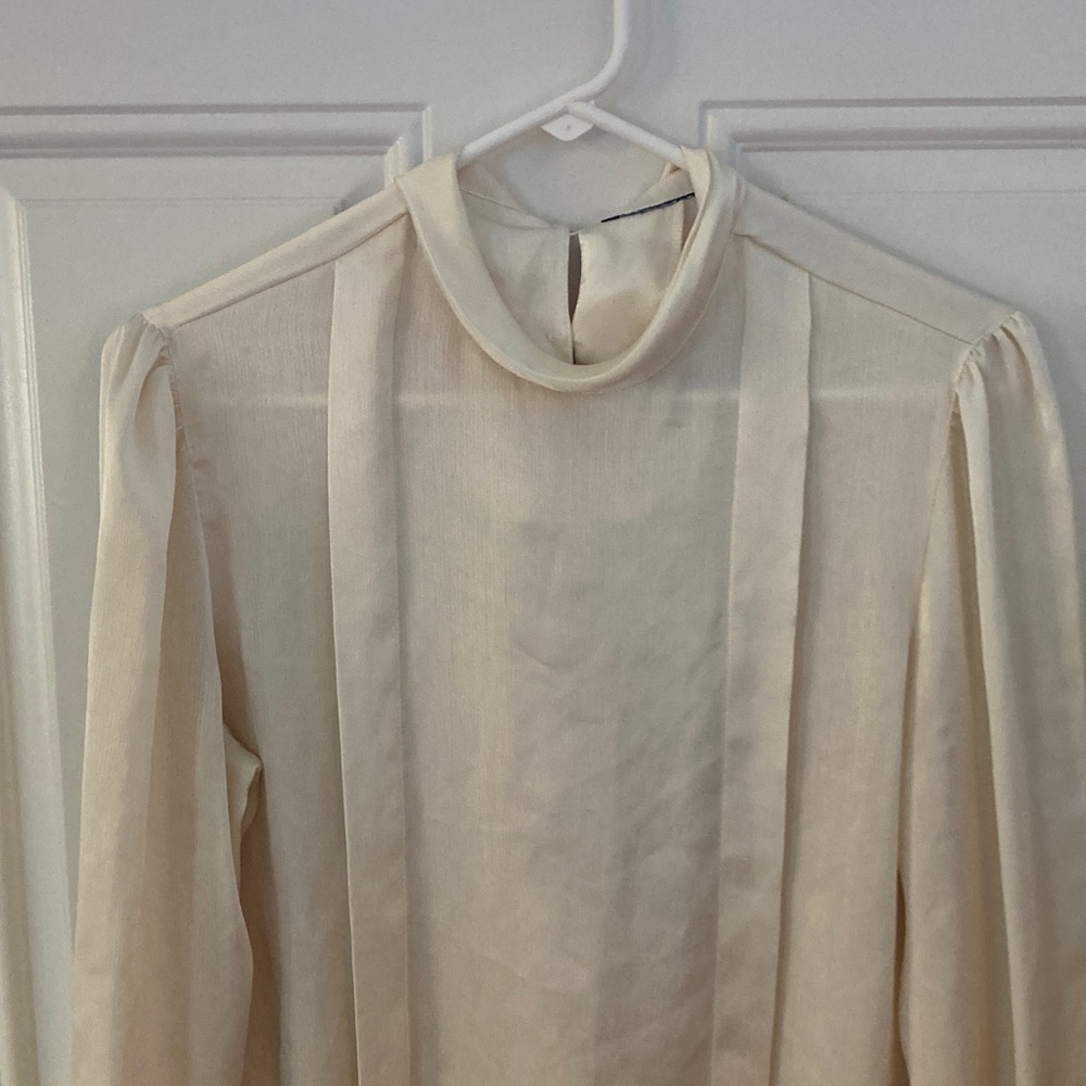 Chic Women's Cream Blouse with Stylish Neck Tie *No Size Tag: 38" Chest - Picture 9 of 12